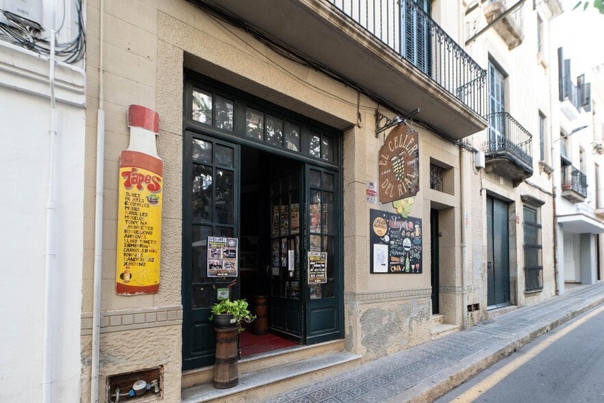 Retail in Arenys de Mar, Barcelona to rent - Interior Photo - Image 1 of 1