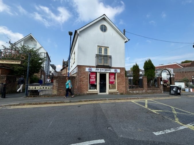 23A Chapel St, Petersfield to rent Building Photo- Image 1 of 4