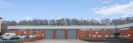 5 Revie Rd, Leeds to rent Building Photo- Image 1 of 3