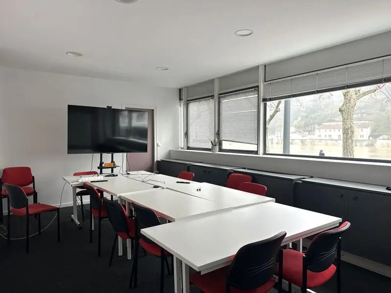 Office in Lyon for sale Interior Photo- Image 1 of 10