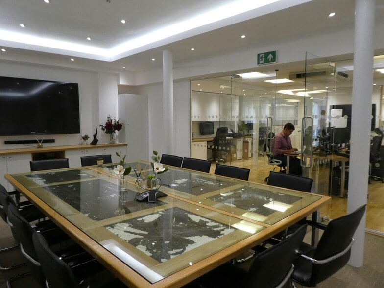 Lower Teddington Rd, Kingston Upon Thames to rent - Building Photo - Image 2 of 3