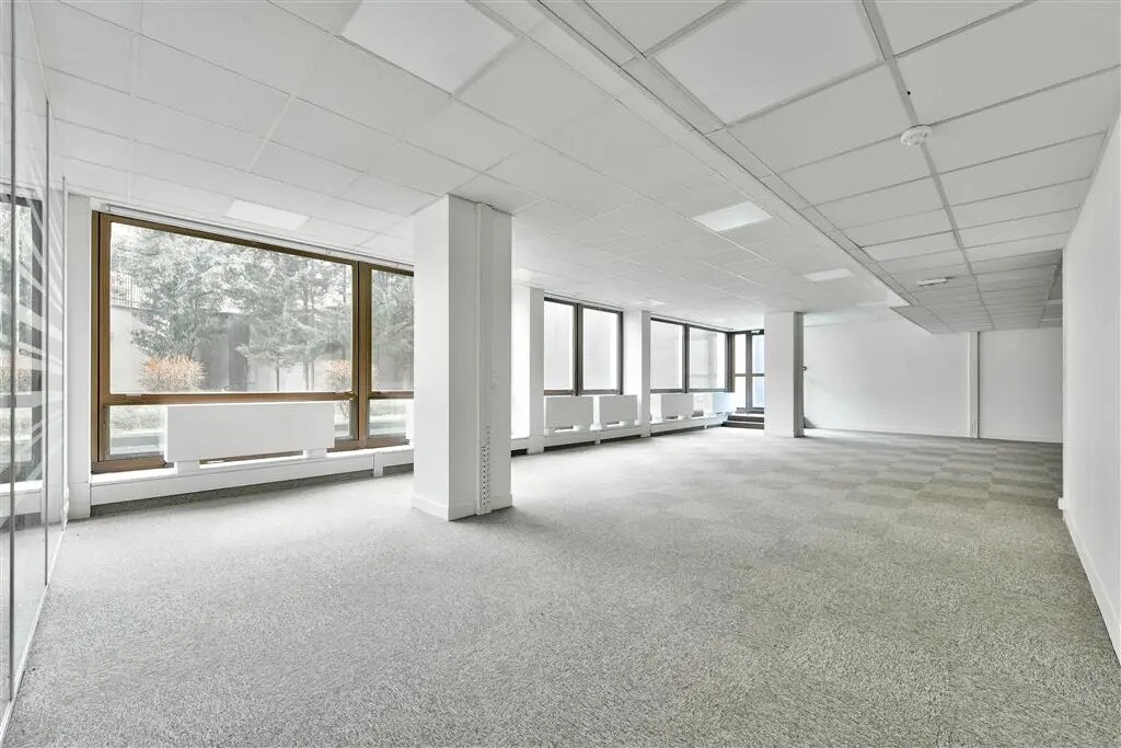 Office in Saint-Cloud to rent Building Photo- Image 1 of 7