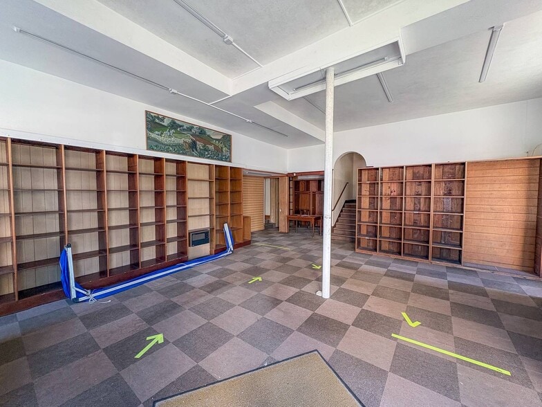 1-3 Victoria Pl, Haverfordwest for sale - Interior Photo - Image 2 of 6