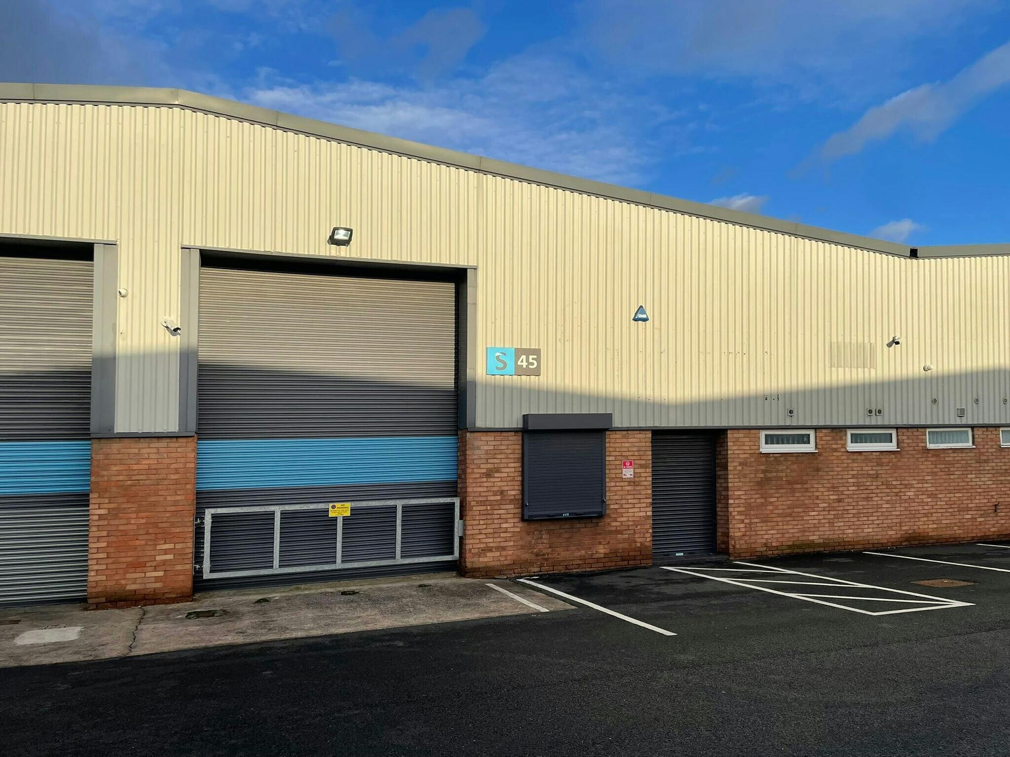 Caledonia Way, Manchester to rent Building Photo- Image 1 of 5
