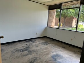 817 Greenview Dr, Grand Prairie, TX to rent Interior Photo- Image 2 of 7