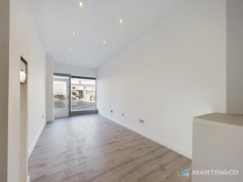 71-73 Waterloo Rd, Blackpool to rent - Building Photo - Image 3 of 6