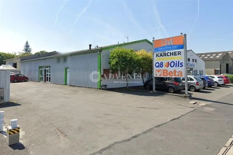 Location Entrepôt 690 m² - Photo 1