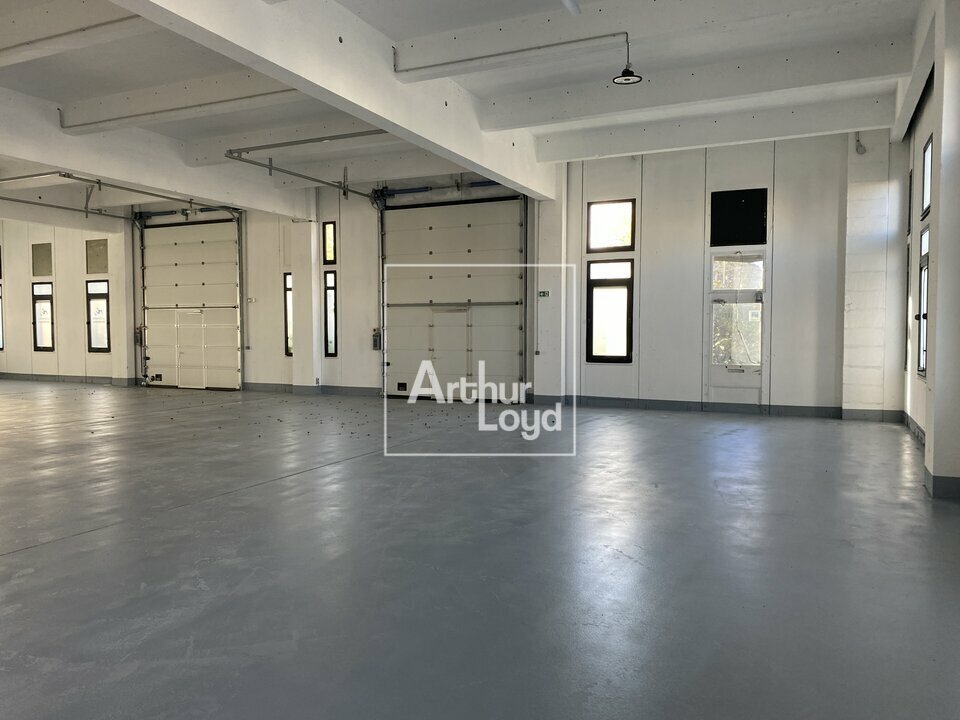 Light Industrial in COURCOURONNES to rent Building Photo- Image 1 of 8