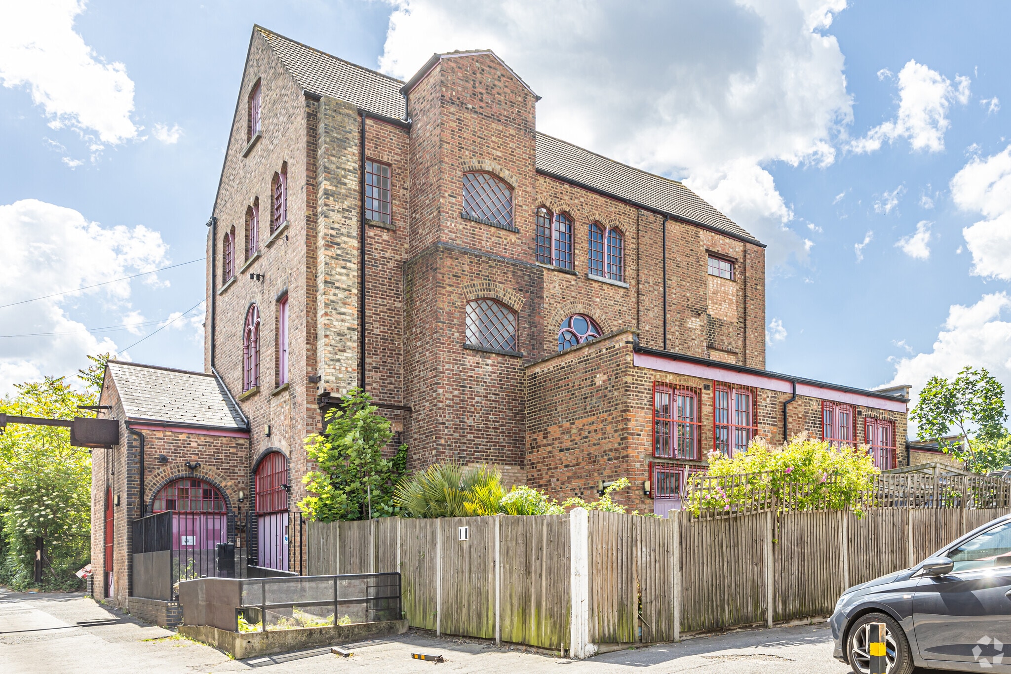 1a Leeds Pl, London to rent Building Photo- Image 1 of 18
