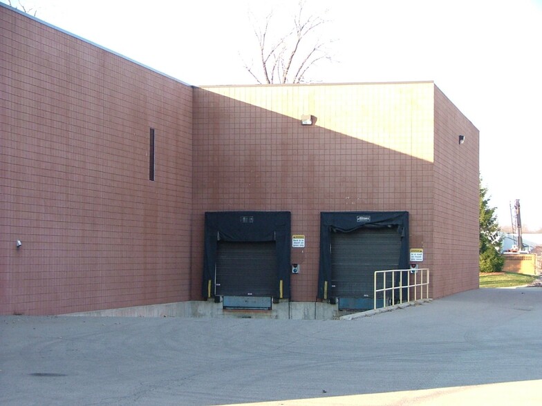 32235 Industrial Rd, Livonia, MI for sale - Building Photo - Image 3 of 10