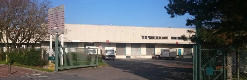 Office in Garges-lès-Gonesse to rent - Building Photo - Image 2 of 8