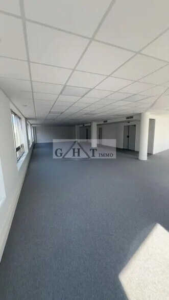 Office in Saint-Ouen-sur-Seine to rent - Interior Photo - Image 2 of 5