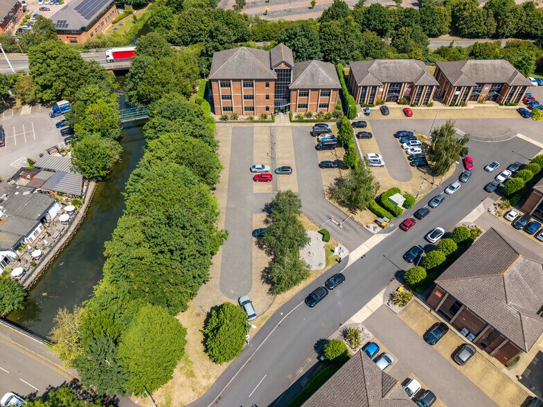 1 Queensbridge, Northampton to rent - Building Photo - Image 3 of 10