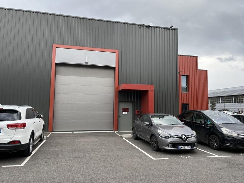 Light Industrial in Chassieu to rent - Building Photo - Image 2 of 35