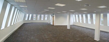 Queensway, Halesowen to rent Interior Photo- Image 2 of 2