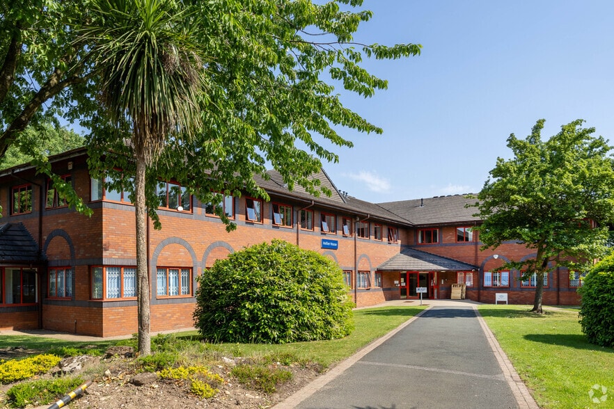 Two Woods Ln, Brierley Hill to rent - Building Photo - Image 2 of 2