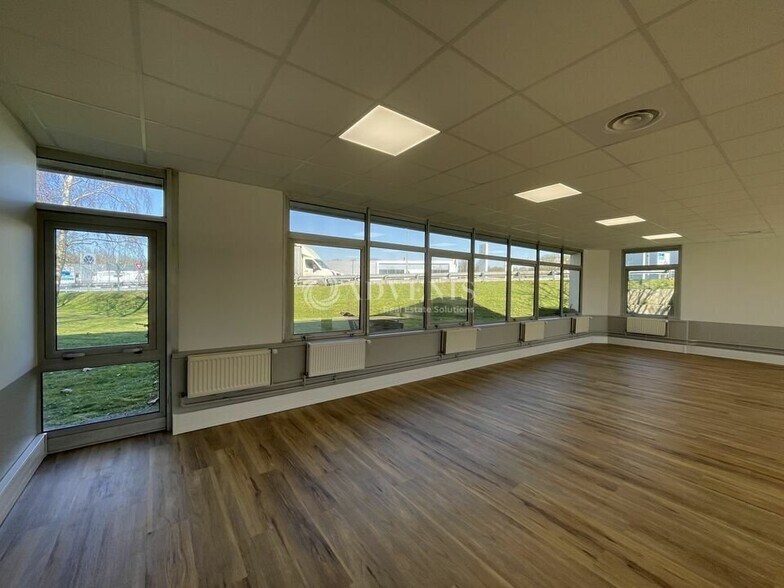 Office in Roissy-en-France to rent - Interior Photo - Image 3 of 9