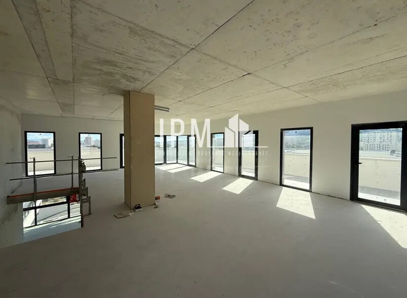 Office in La Seyne-sur-Mer to rent - Interior Photo - Image 3 of 6