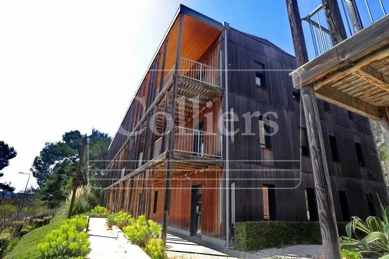 Office in Aix-en-Provence to rent Building Photo- Image 1 of 22