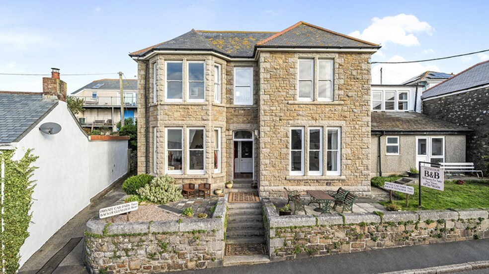 Higher Fore Street St, Marazion for sale - Primary Photo - Image 1 of 9