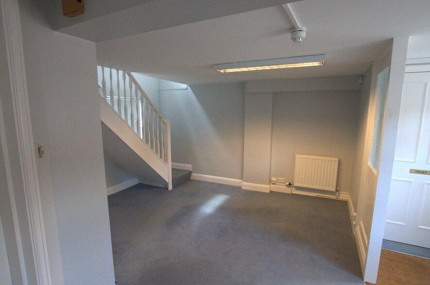 46C High Street, East Grinstead for sale - Building Photo - Image 3 of 6