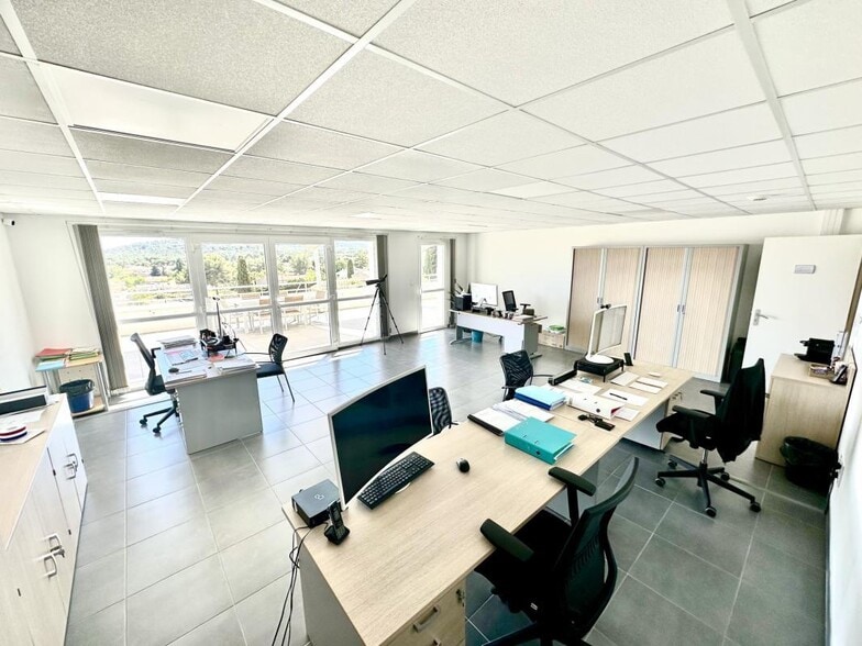Office in La Seyne-sur-Mer for sale - Building Photo - Image 1 of 6