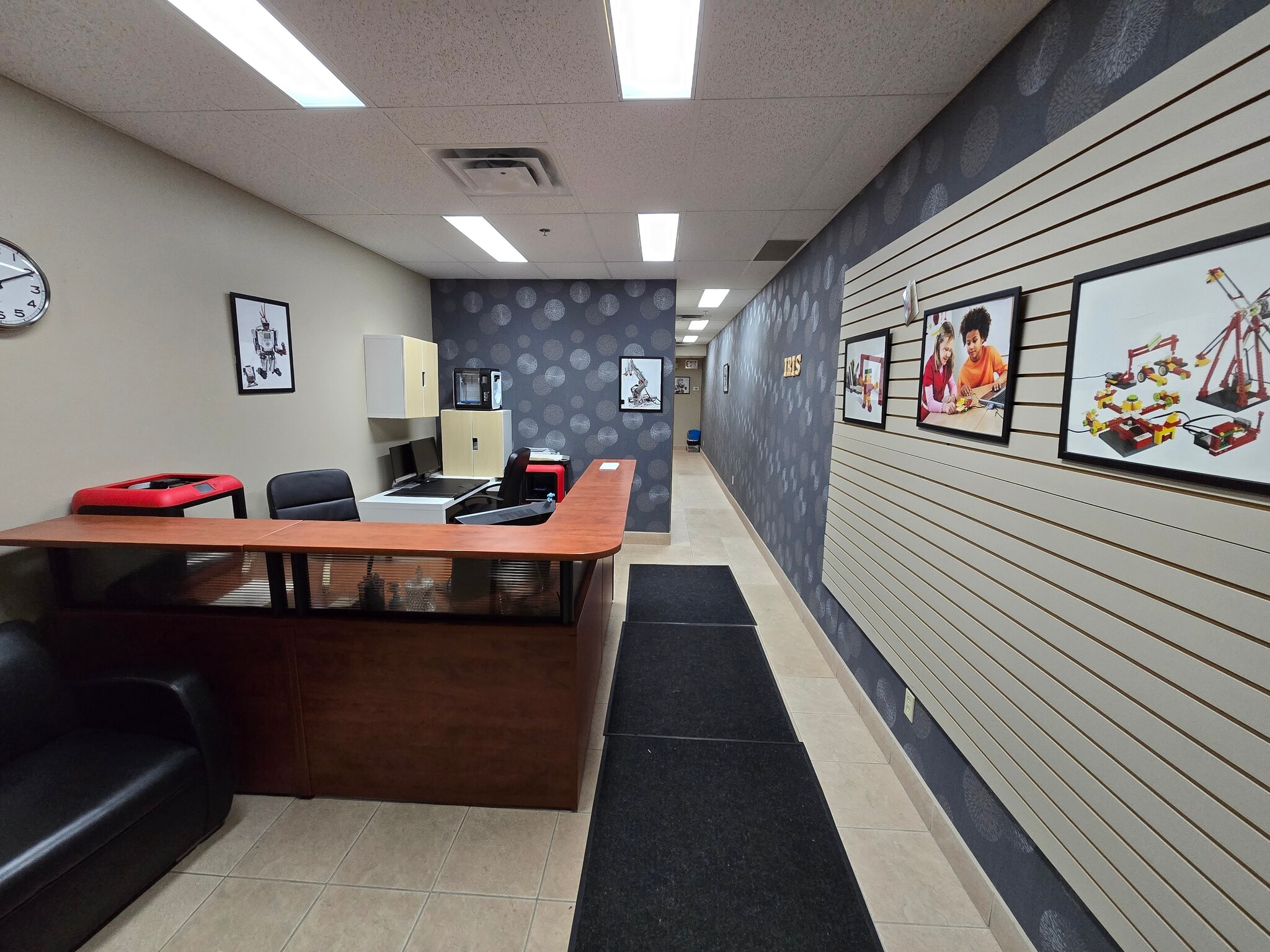 1107 Lorne Park Rd, Mississauga, ON to rent Interior Photo- Image 1 of 4