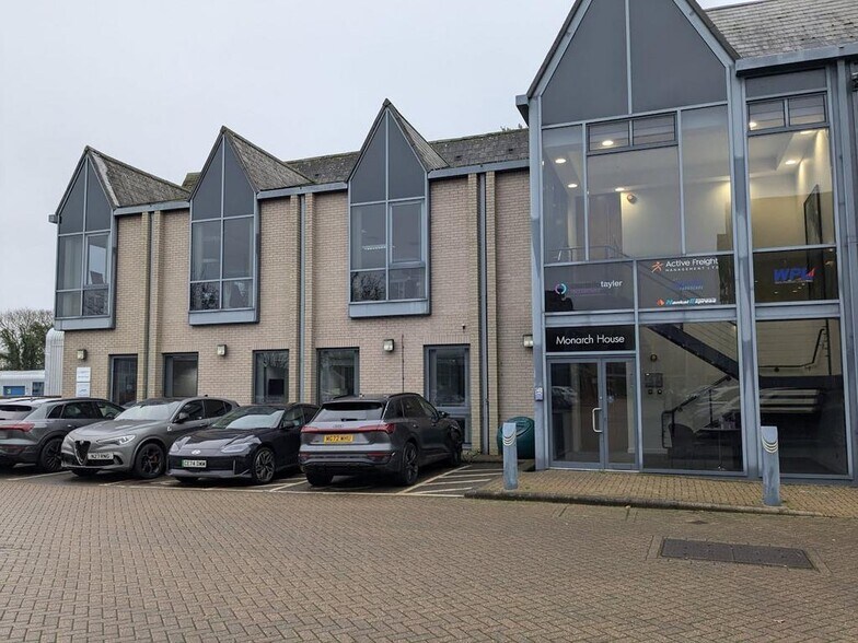 1-2 Eversley Way, Egham to rent - Building Photo - Image 1 of 8