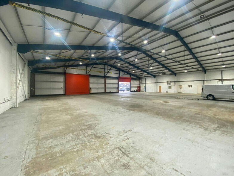 Eastheath Av, Wokingham to rent - Building Photo - Image 3 of 12