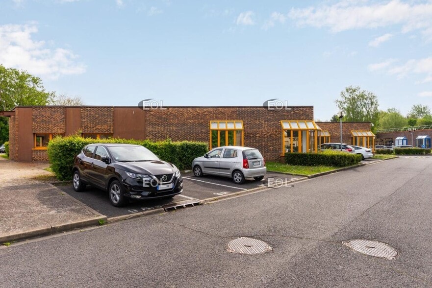 Light Industrial in Croissy-Beaubourg to rent - Building Photo - Image 2 of 8