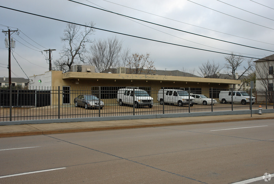 1407 N Zang Blvd, Dallas, TX for rent - Building Photo - Image 2 of 2