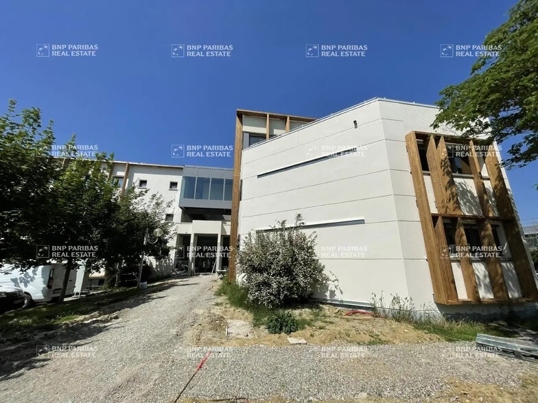 35 Avenue De L'Escadrille Normandie-Niemen, Blagnac to rent - Building Photo - Image 2 of 36