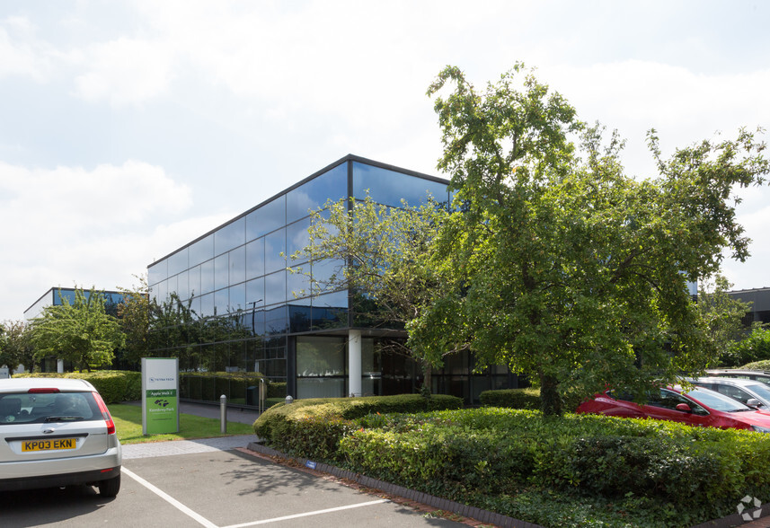 Apple Walk, Swindon for rent - Primary Photo - Image 1 of 5