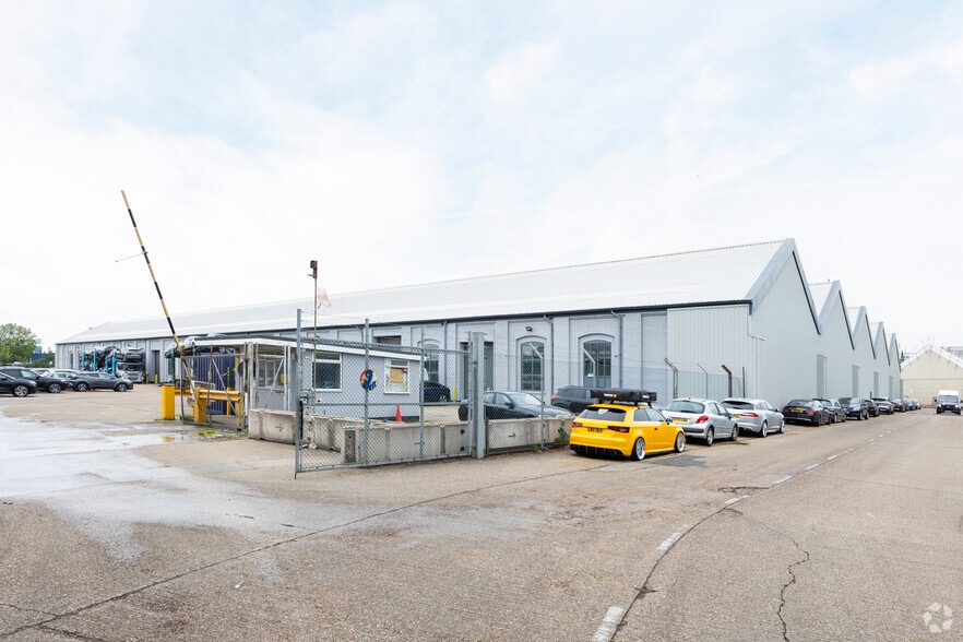 Chickenhall Ln, Eastleigh to rent - Building Photo - Image 3 of 4