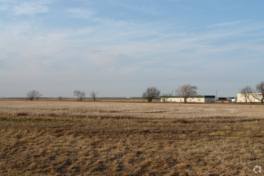 2044 Scanlan Rd, Salina, KS for sale - Primary Photo - Image 1 of 1