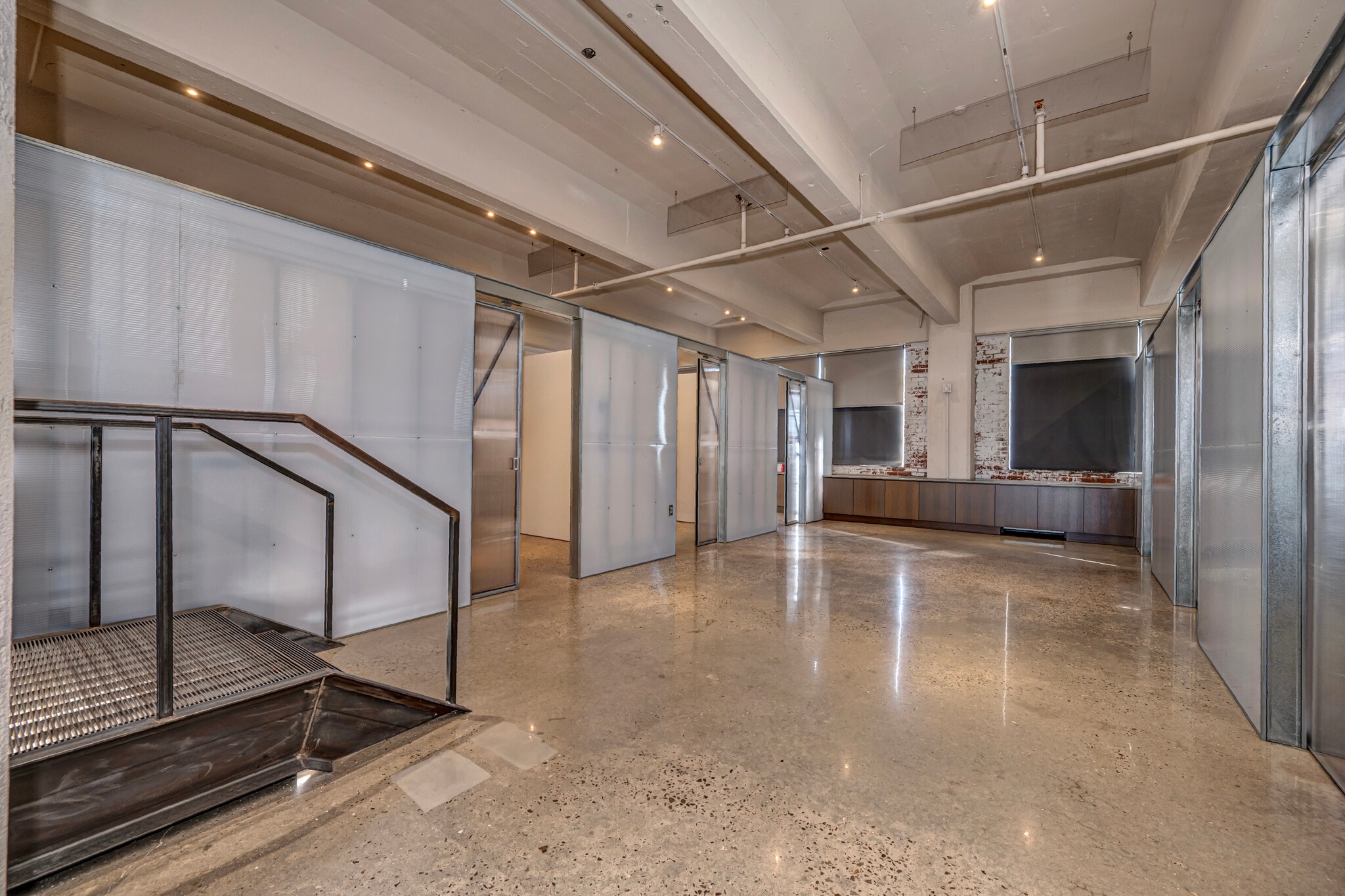 1101 N Broadway Ave, Oklahoma City, OK to rent Interior Photo- Image 1 of 2