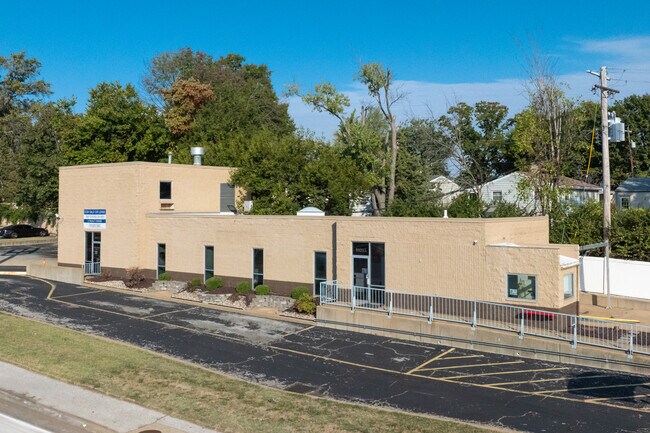 More details for 10215 Watson Rd, Saint Louis, MO - Specialist for Auction