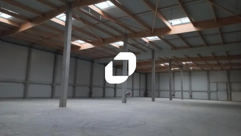 Industrial in Puiseux-en-France to rent - Interior Photo - Image 2 of 17