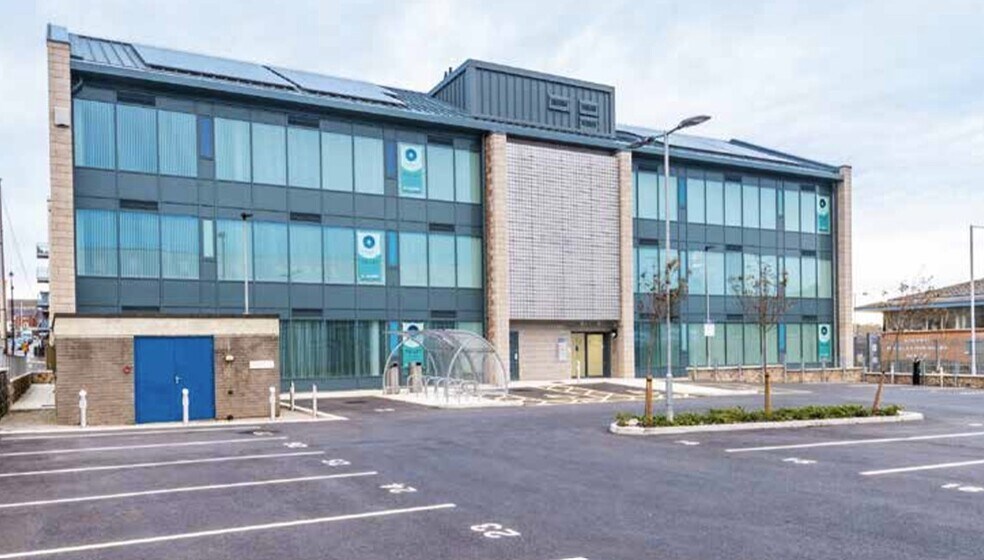 2 Vivid Approach, Plymouth for sale - Primary Photo - Image 1 of 1