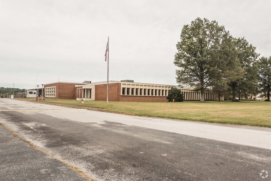 1027 Industrial Park Rd, Columbia, TN for sale - Primary Photo - Image 1 of 1