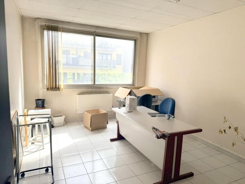 Office in Asnières-sur-Seine for sale - Interior Photo - Image 2 of 11