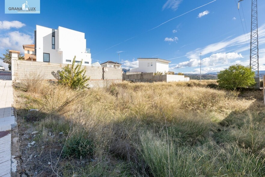 Avenida Cerro Alfonsico, 20, Peligros, Granada for sale - Building Photo - Image 2 of 18