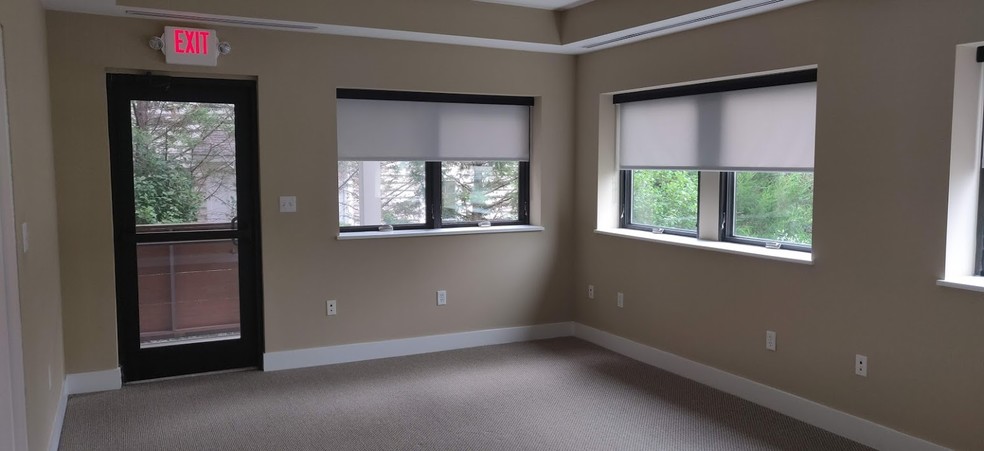 6803 Whittier Ave, McLean, VA to rent - Interior Photo - Image 2 of 5