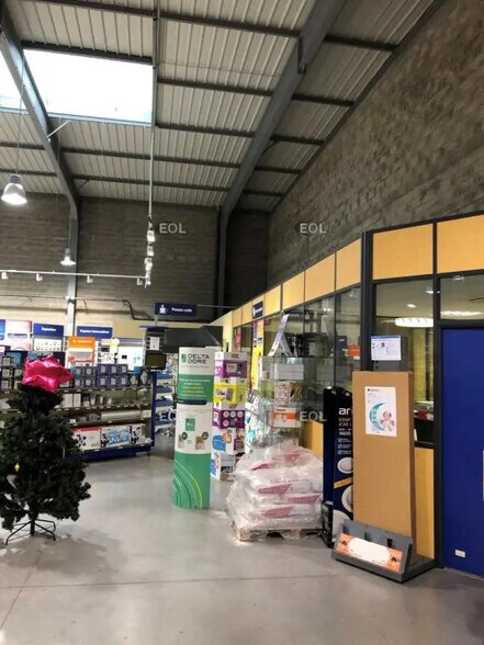 Light Industrial in Bobigny to rent - Interior Photo - Image 3 of 3