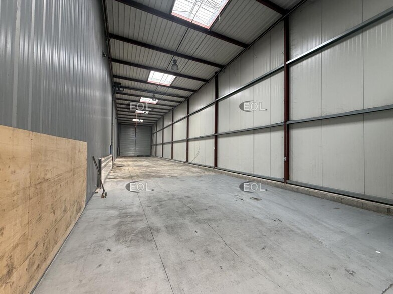 Light Industrial in Santeny to rent - Interior Photo - Image 2 of 4