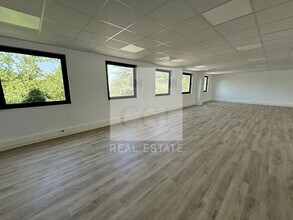 Office in Limonest to rent Interior Photo- Image 1 of 1