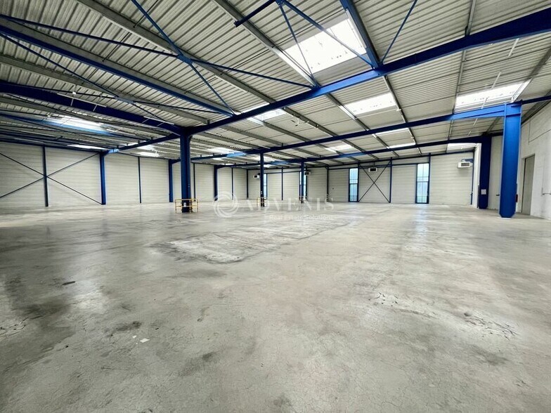 Industrial in Le Blanc-Mesnil to rent - Interior Photo - Image 2 of 10
