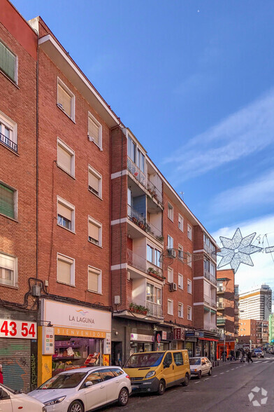 Calle de la Laguna, 107, Madrid, Madrid for sale - Building Photo - Image 2 of 2