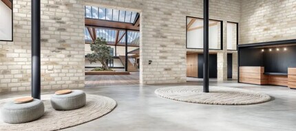 Retail in Lyon to rent Building Photo- Image 2 of 14