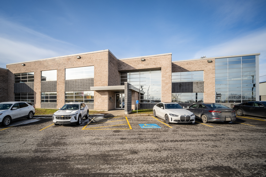 1919-1933 Boul Lionel-Bertrand, Boisbriand, QC for rent - Building Photo - Image 1 of 6